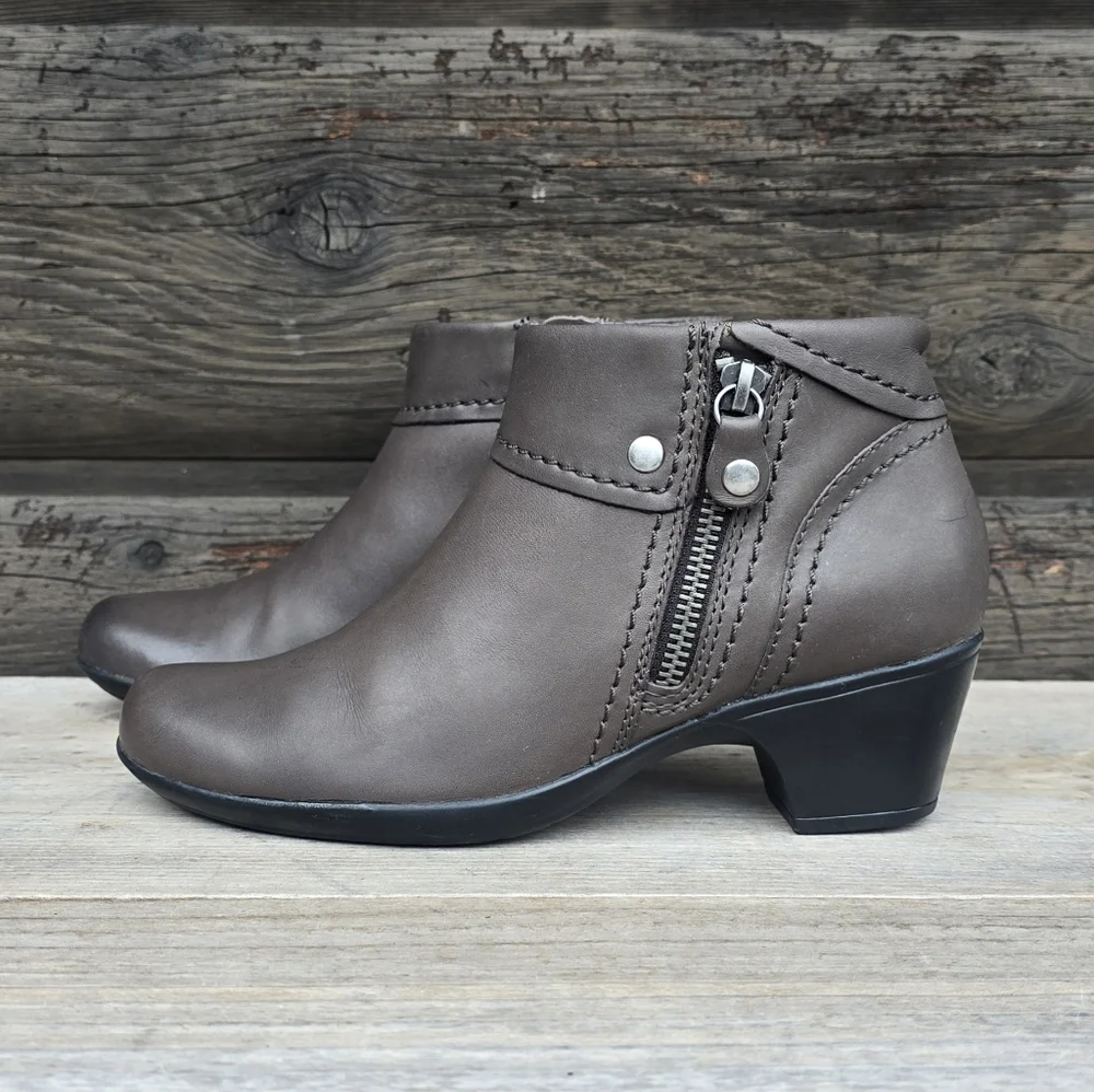 Clarks Bendables Ingalls Thames Y2K Boho Minimalist Leather Comfort Bootie 6M